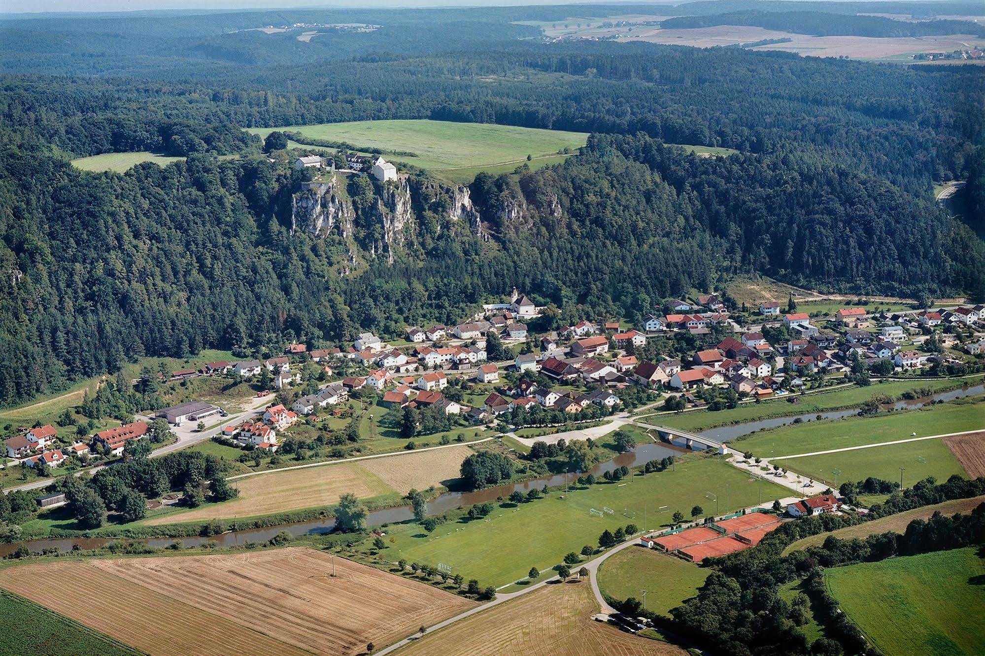Landhotel Zum Raben Kipfenberg Buitenkant foto