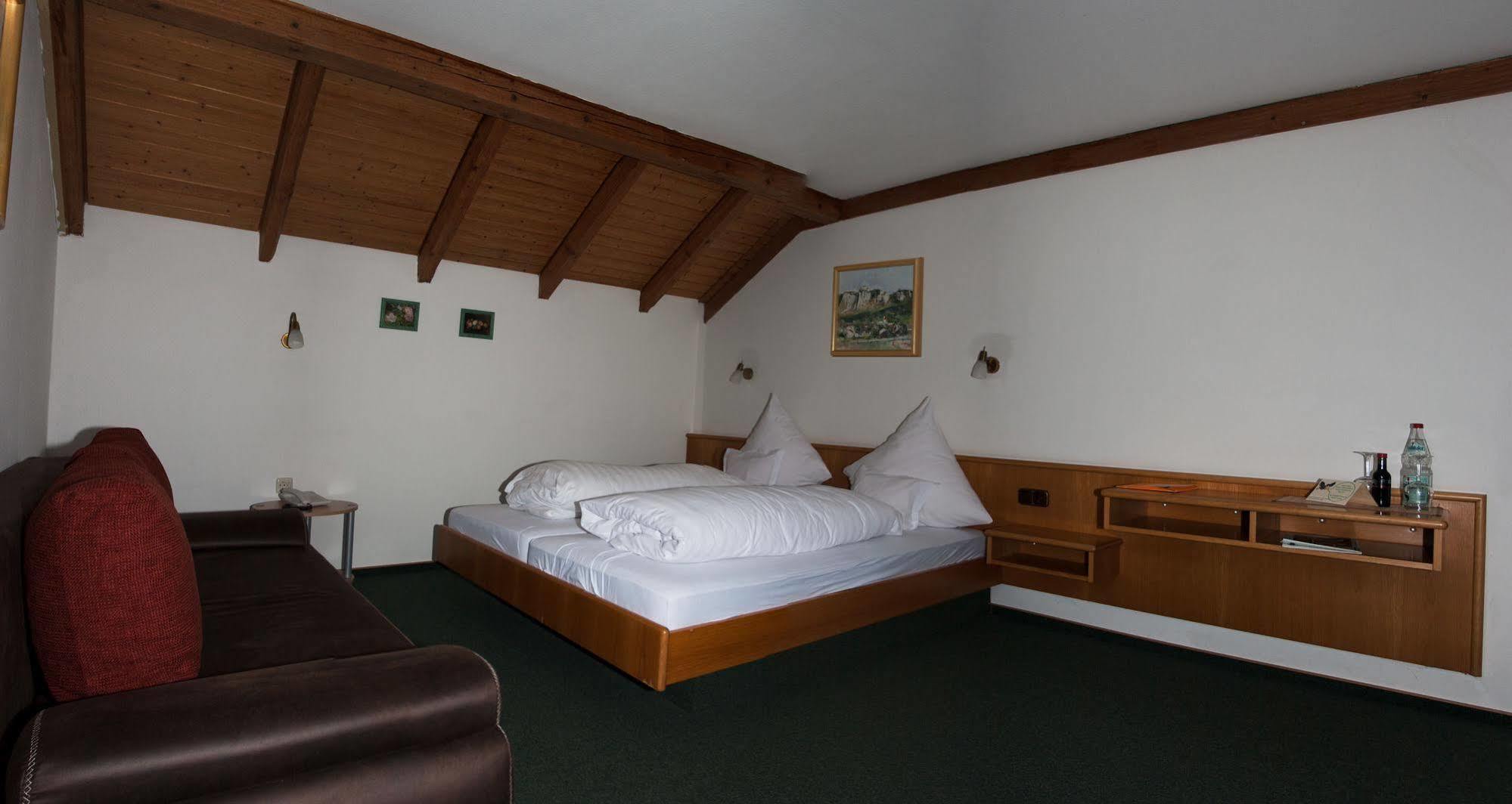 Landhotel Zum Raben Kipfenberg Buitenkant foto